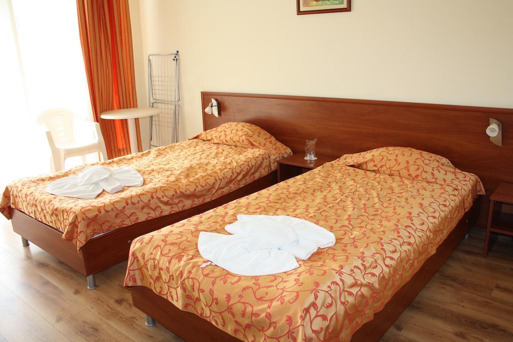 Iris Beach Hotel Sveti Vlas Room photo