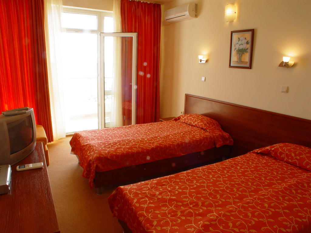 Iris Beach Hotel Sveti Vlas Room photo