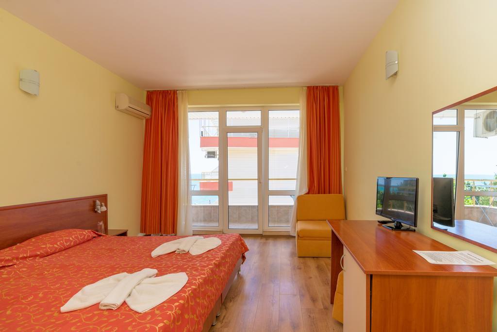 Iris Beach Hotel Sveti Vlas Exterior photo