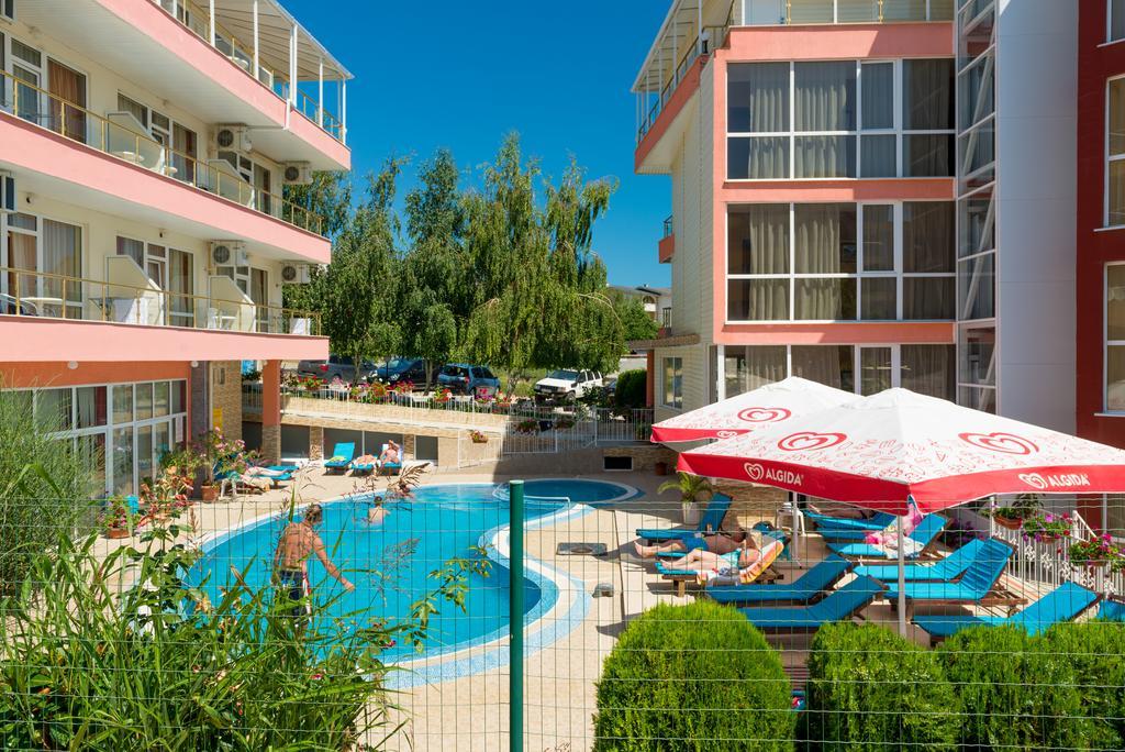 Iris Beach Hotel Sveti Vlas Exterior photo