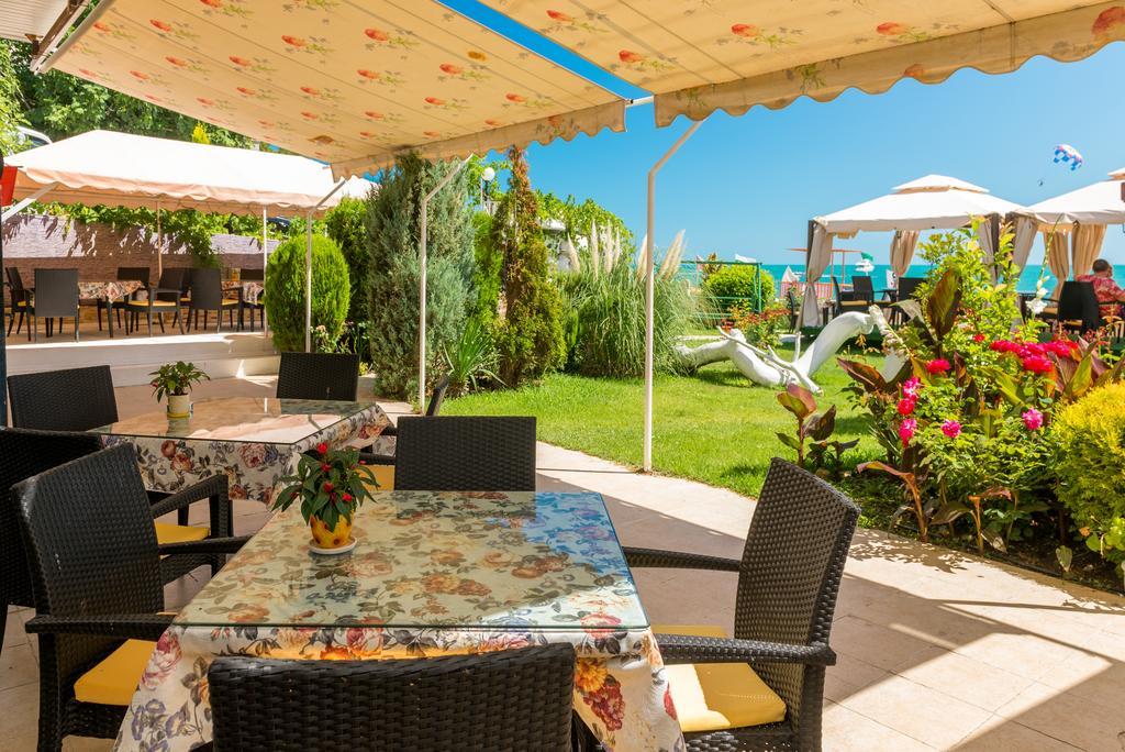 Iris Beach Hotel Sveti Vlas Exterior photo