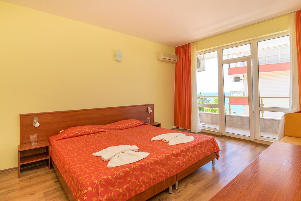 Iris Beach Hotel Sveti Vlas Exterior photo